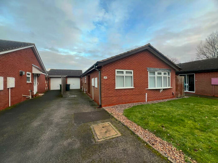 2 Bedroom Bungalow To Rent In Caldeford Avenue, Monkspath, Shirley, B90