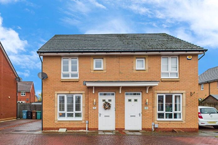 3 Bedroom Semi-detached House For Sale In Peacock Wynd, Motherwell, ML1