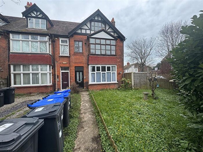 2 Bedroom Flat To Rent In Broadwater Road, Worthing, BN14