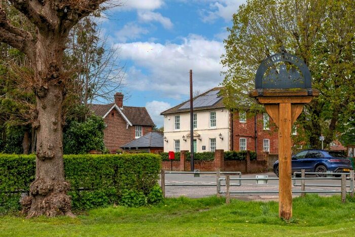 4 Bedroom Detached House For Sale In The Street, RH6