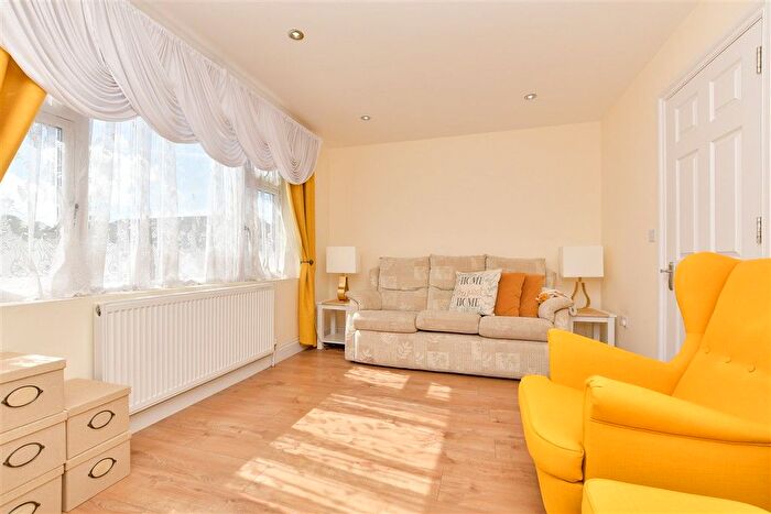 1 Bedroom Flat For Sale In Erskine Road, Sutton, Surrey, SM1