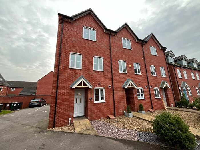 4 Bedroom Town House To Rent In Hull Street, Hilton, DE65
