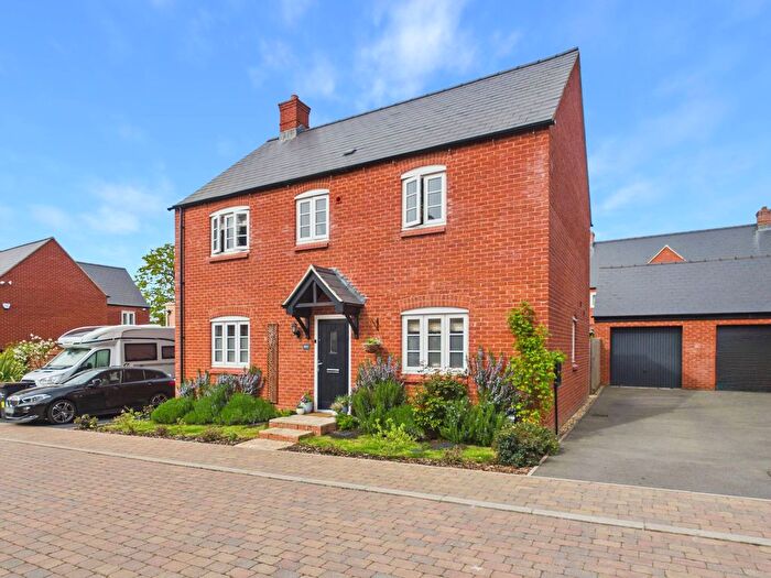 4 Bedroom Detached House For Sale In Hereford Close, Towcester, NN12
