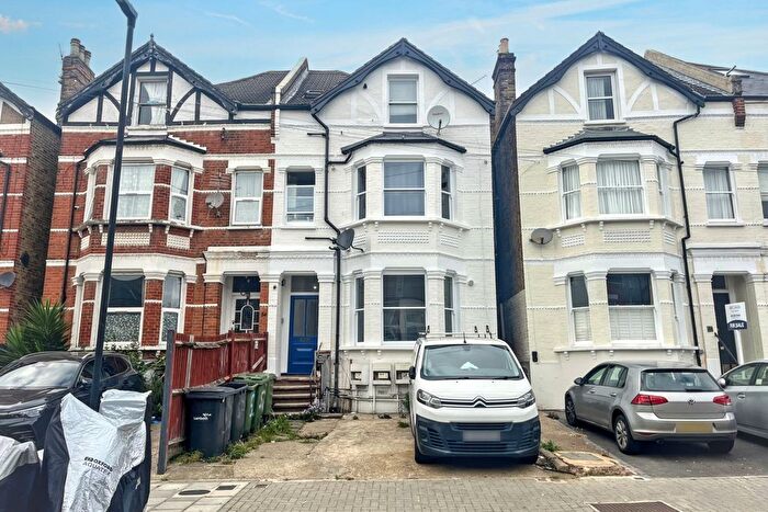 1 Bedroom Flat For Sale In Gleneagle Road, London, SW16