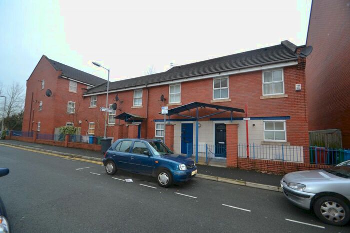 3 Bedroom Semi-Detached House To Rent In Peregrine St, Hulme, Manchester., M15