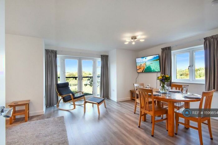 2 Bedroom Flat To Rent In Amsterdam Way, Northfleet, Gravesend, DA11