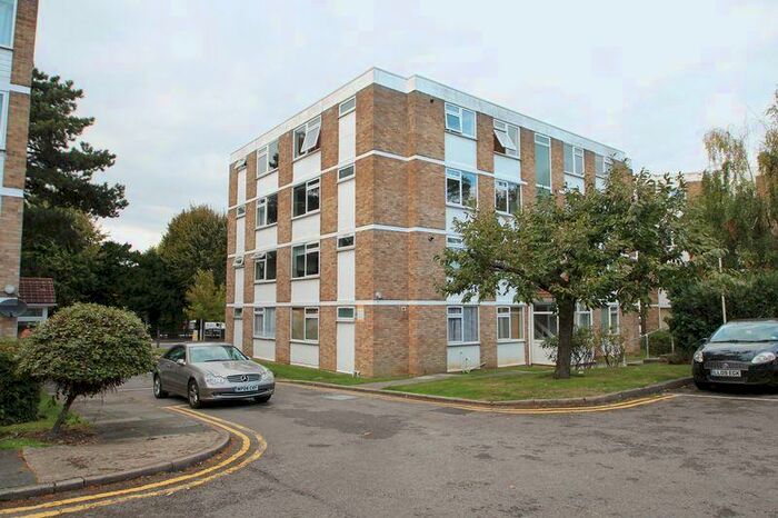 1 Bedroom Flat To Rent In Pickwick Court, London, Greater London, SE9