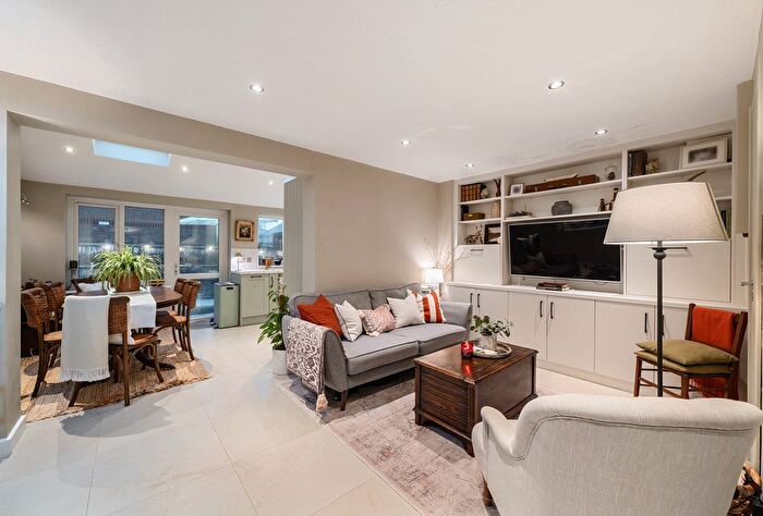 1 Bedroom End Of Terrace House For Sale In Clarence Way, Horley, Surrey, RH6
