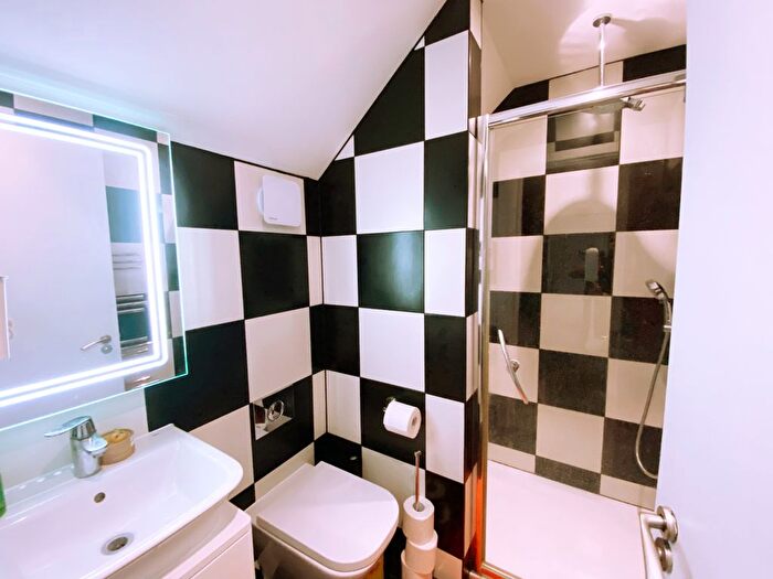 5 Bedroom Detached House For Sale In Sheridan Close, Boxmoor, Hemel Hempstead, Hertfordshire, HP1