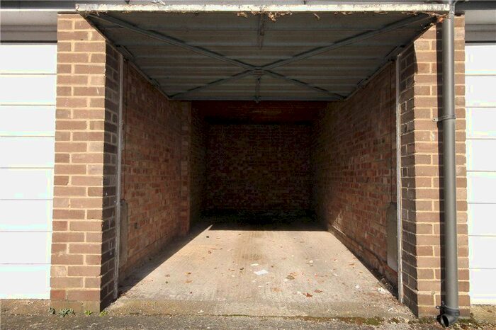 Garage / Parking To Rent In Parkside, Hamilton Road, Ealing, W5