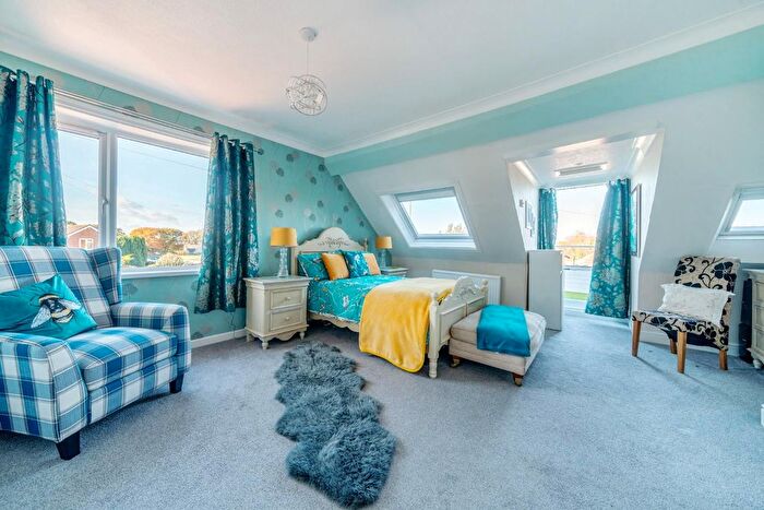 4 Bedroom Detached House For Sale In Havant Road, Hayling Island, PO11