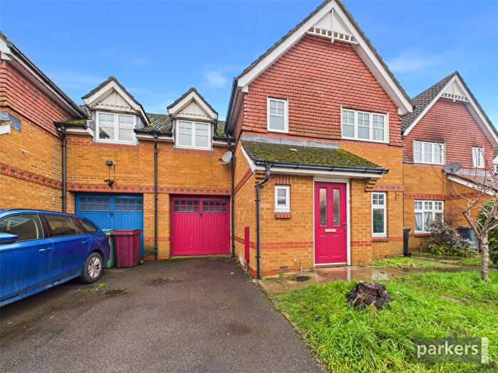 3 Bedroom Semi-Detached House For Sale In Clonmel Close, Caversham, Reading, Berkshire, RG4