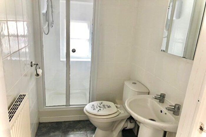 2 Bedroom Flat To Rent In Bay View Road, Colwyn Bay, LL29