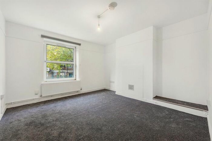 2 Bedroom Flat To Rent In New Park Road, London, SW2