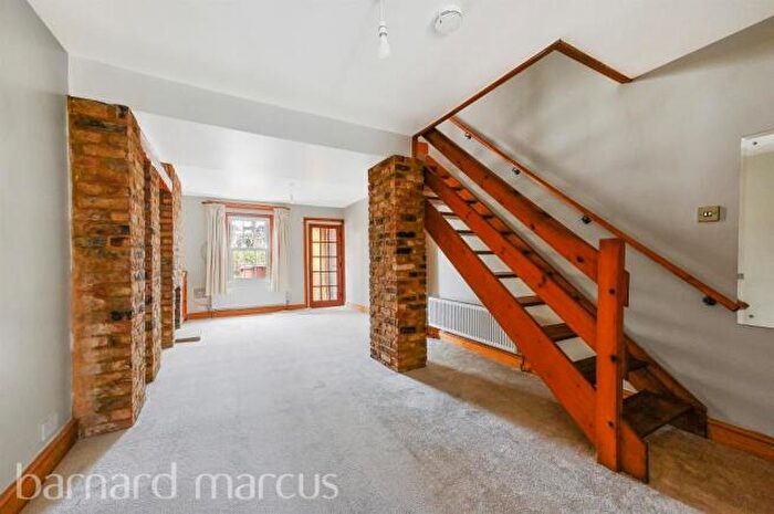 2 Bedroom Terraced House To Rent In Watermead Lane, Carshalton, SM5