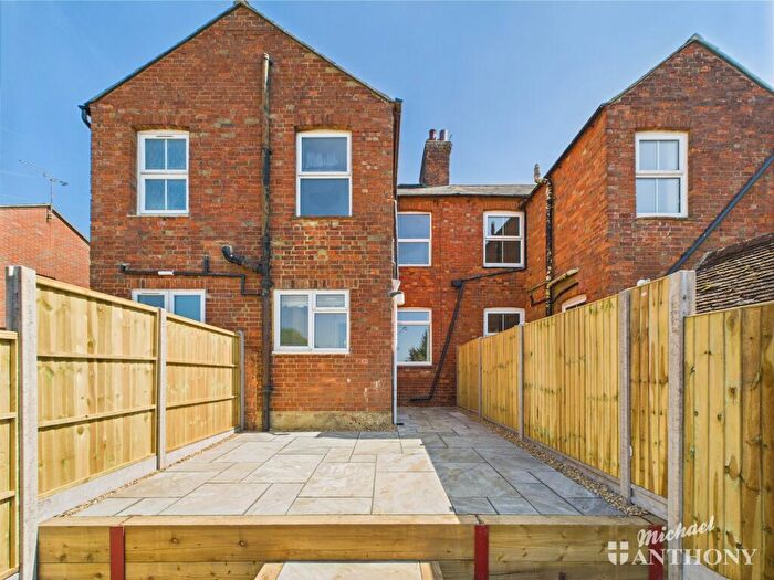 2 Bedroom Terraced House For Sale In High Street South, Stewkley, Leighton Buzzard, LU7