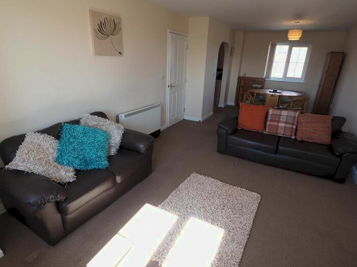 2 Bedroom Flat To Rent In Chandlers Court, Victoria Dock, Hull, HU9