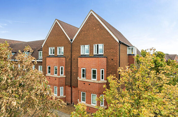 2 Bedroom Apartment For Sale In Outfield Crescent, Wokingham, Berkshire, RG40