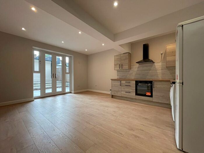 2 Bedroom Apartment To Rent In Meanley Road, London, E12