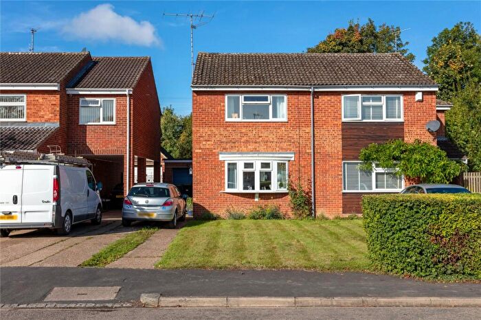 2 Bedroom Semi-Detached House For Sale In Pilgrims Close, Harlington, Bedfordshire, LU5