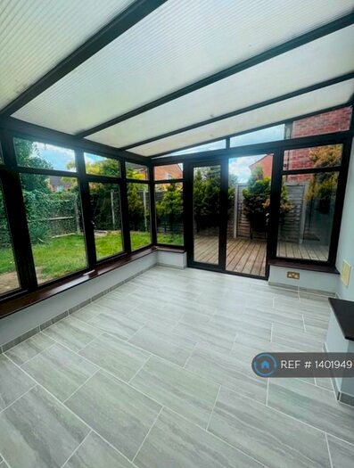 2 Bedroom Semi-Detached House To Rent In Pearl Gardens, Slough, SL1