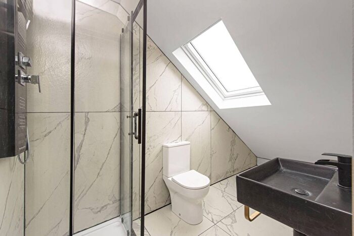 6 Bedroom Property For Sale In Cheyne Walk, Hendon, London, NW4