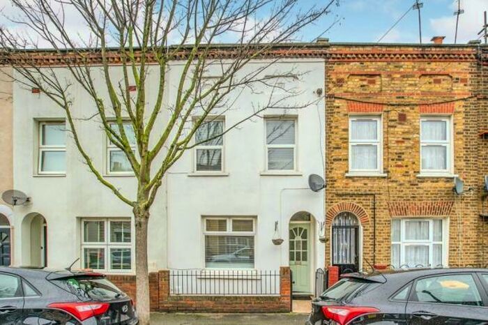 2 Bedroom House To Rent In Garfield Road, London, E13