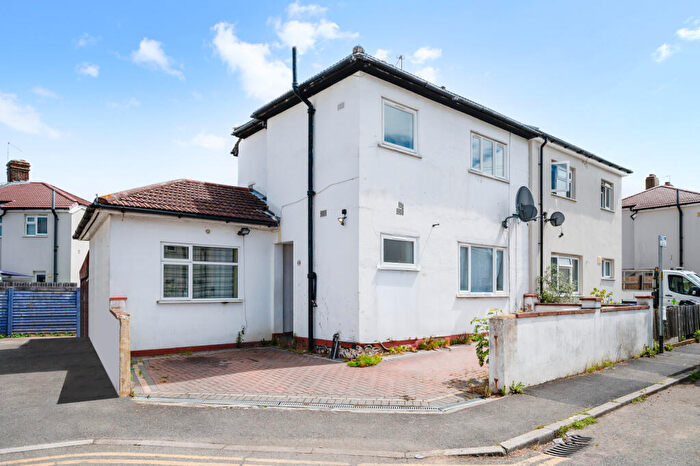 3 Bedroom End Of Terrace House To Rent In Taffy's How, Mitcham, CR4