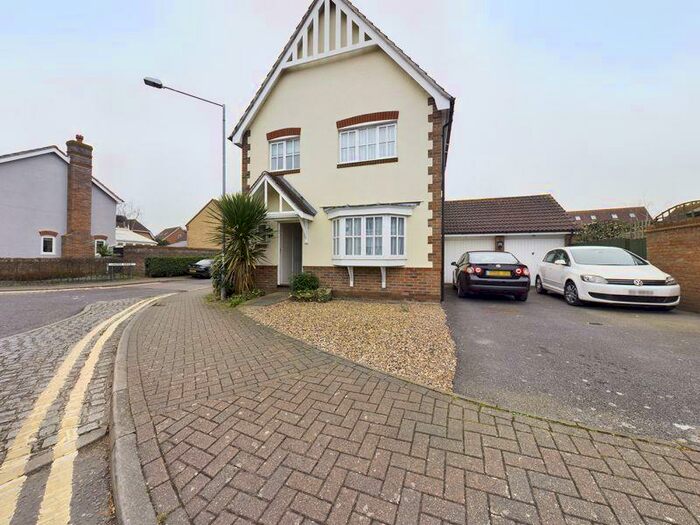 3 Bedroom Detached House To Rent In Birch Crescent, South Ockendon, RM15