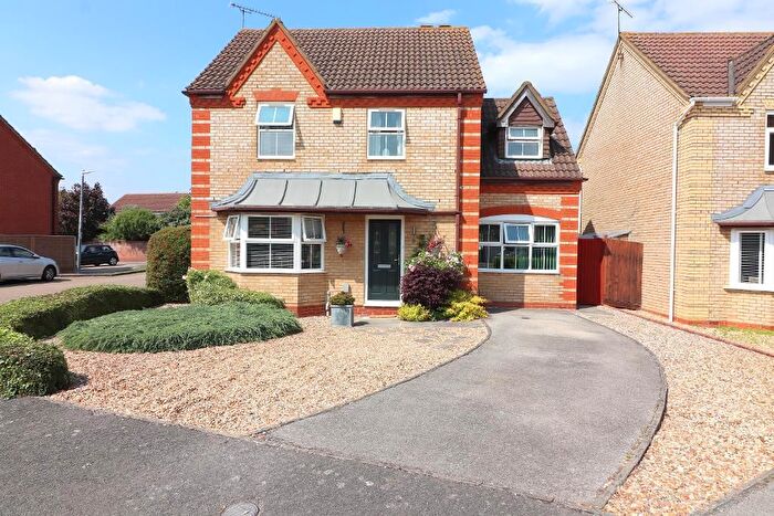 4 Bedroom Detached House For Sale In Ashby Drive, Barton Le Clay, Bedfordshire, MK45