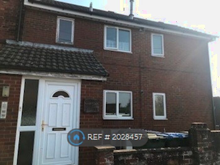 1 Bedroom Flat To Rent In Poole Road, Southampton, SO19