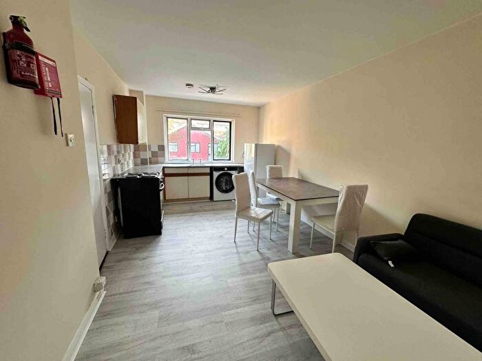 2 Bedroom Flat To Rent In Claremont Close, E16