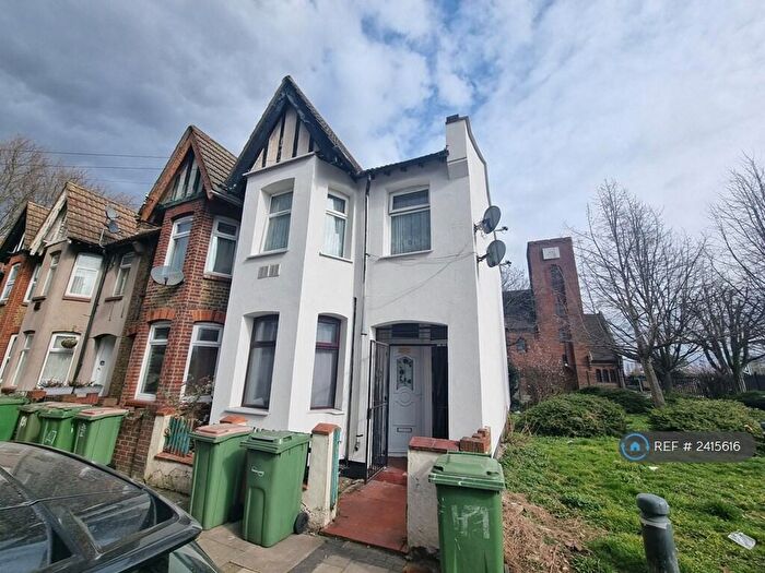 2 Bedroom Flat To Rent In Denmark Street, London, E13