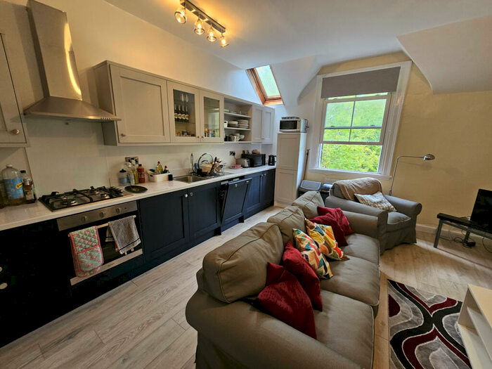 4 Bedroom House To Rent In Moorland Road, Leeds, LS6