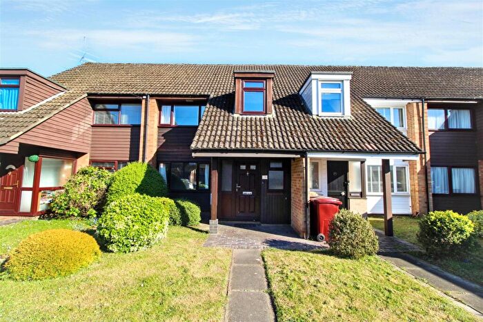 3 Bedroom Terraced House For Sale In School Road, Reading, RG31