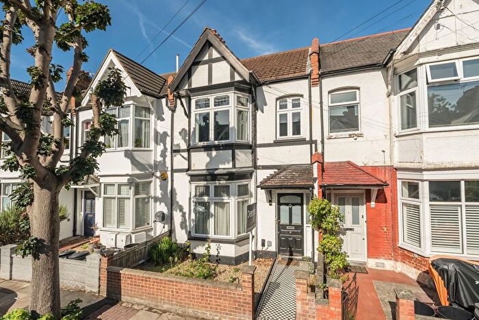 2 Bedroom Flat For Sale In Ribblesdale Road, Furzedown, SW16