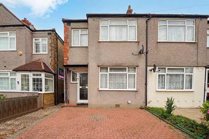 3 Bedroom Terraced House For Sale In Vale Road, Mitcham, CR4