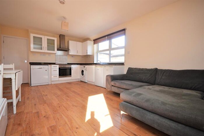 4 Bedroom Maisonette To Rent In Holdenby Road London, SE4