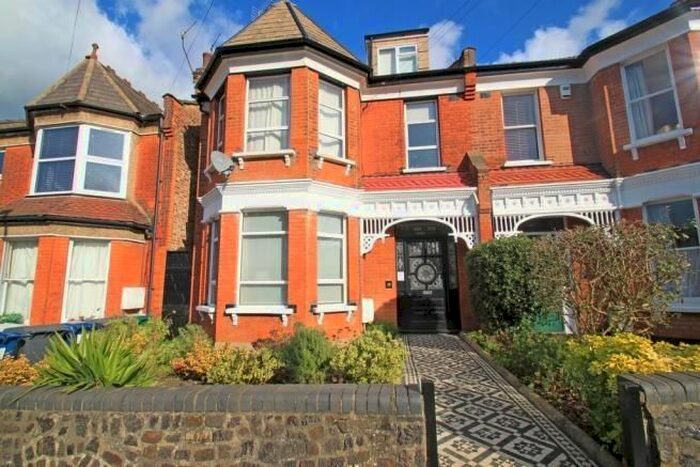 3 Bedroom Flat To Rent In Lichfield Grove, London, N3