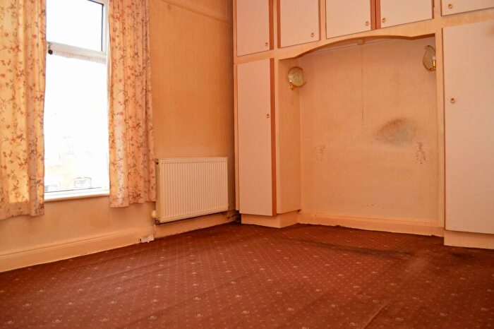 2 Bedroom Terraced House For Sale In Gainsborough Avenue, Oldham, OL8