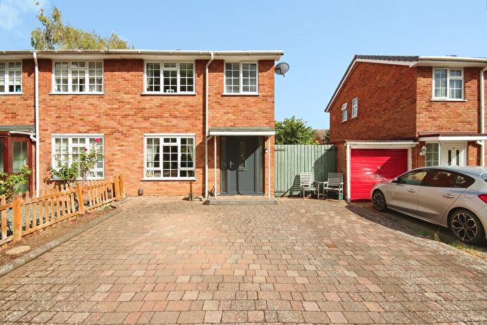 3 Bedroom Semi Detached House For Sale In Barnard Close, Leamington Spa, CV32