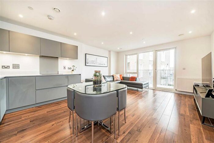 3 Bedroom Flat For Sale In Cofferdam Way, Greenwich, SE8