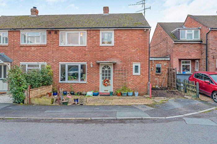3 Bedroom Semi Detached House For Sale In Beechwood Road, Alton, GU34