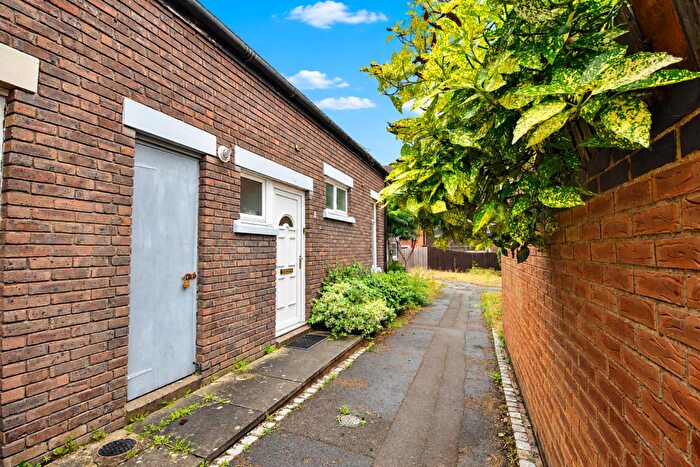 3 Bedroom Terraced House For Sale In Axe Head Road, Northampton, NN4