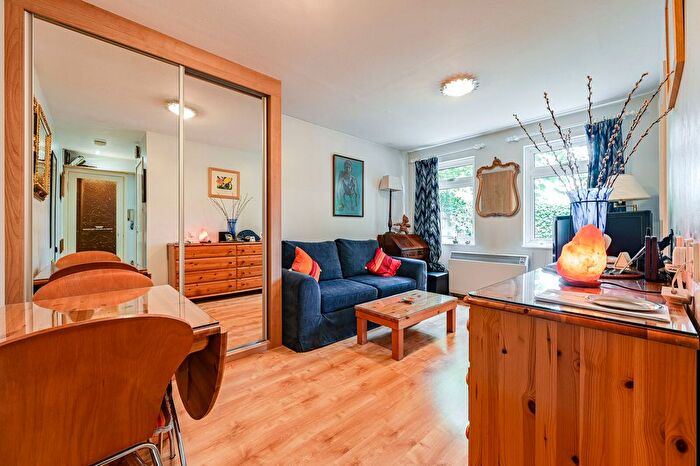 Studio For Sale In Westcott Road, Kennington, London, SE17