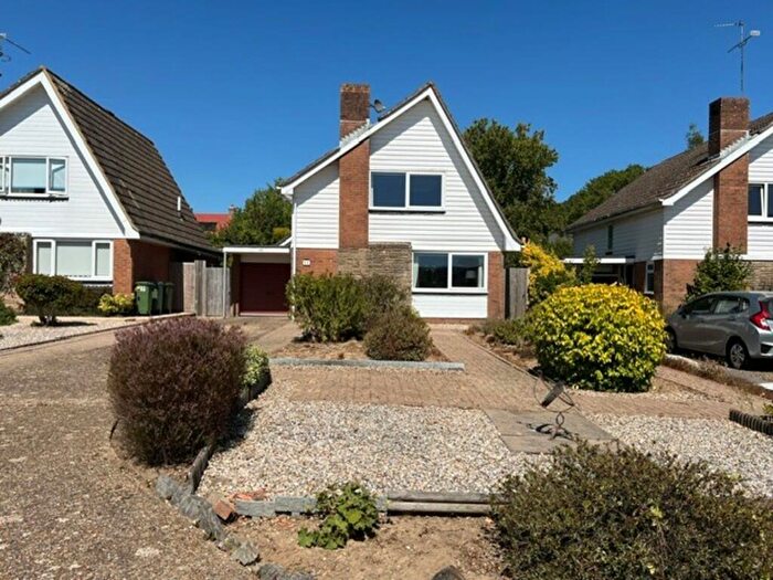 3 Bedroom Detached House To Rent In Bannister Gardens, Storrington, RH20