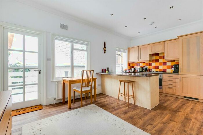 2 Bedroom Apartment To Rent In Almeida Street, Angel, N1