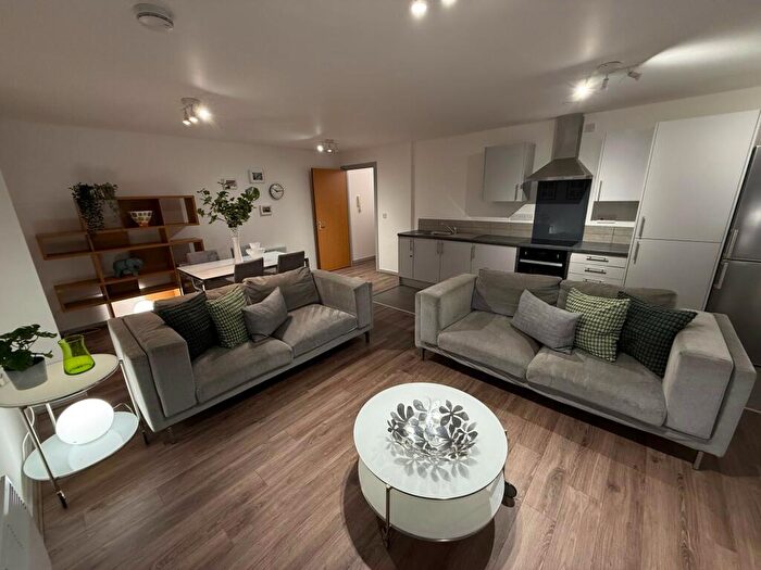 2 Bedroom Apartment To Rent In City Gate, Castlefield, M15