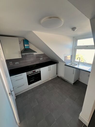 Studio To Rent In Heath Park Road, Romford, RM2