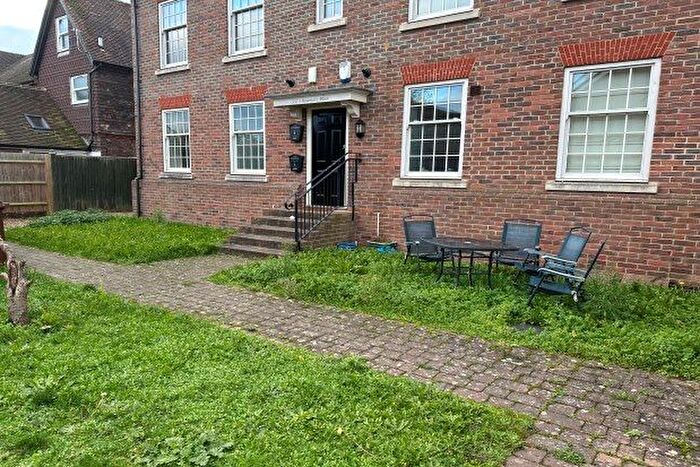 1 Bedroom Flat To Rent In Rosemary Place, Tonbridge, TN12
